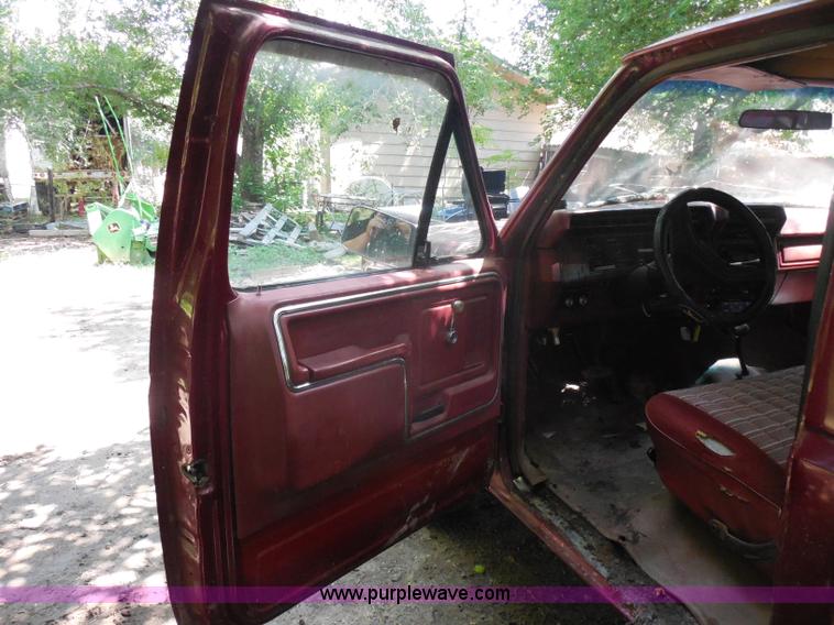 image for item H9959 1984 Ford F150 pickup truck