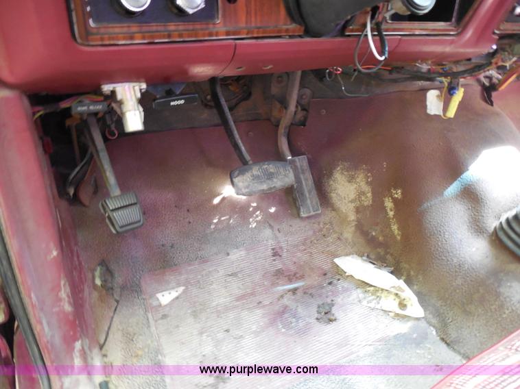 image for item H9959 1984 Ford F150 pickup truck