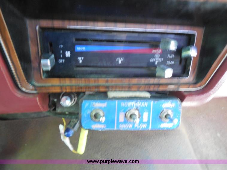 image for item H9959 1984 Ford F150 pickup truck