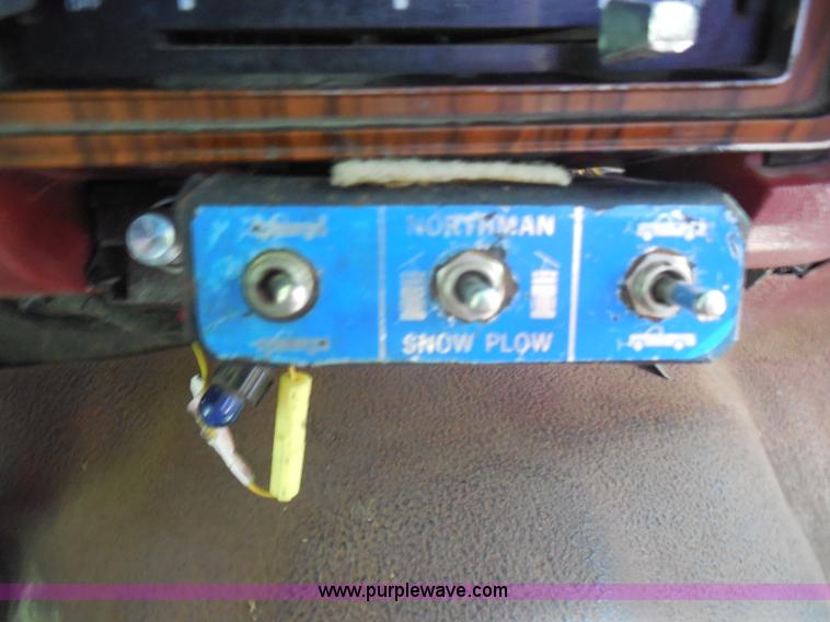 image for item H9959 1984 Ford F150 pickup truck