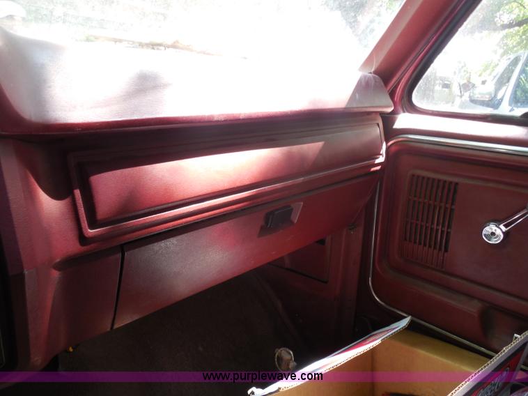 image for item H9959 1984 Ford F150 pickup truck