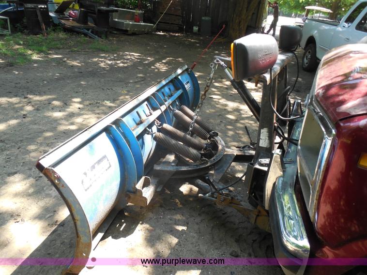 image for item H9959 1984 Ford F150 pickup truck