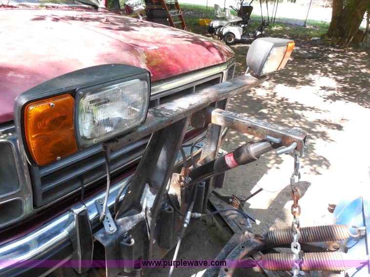 image for item H9959 1984 Ford F150 pickup truck