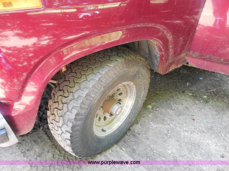 image for item H9959 1984 Ford F150 pickup truck