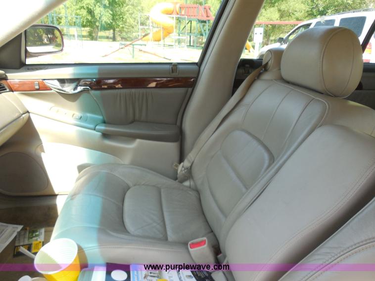 image for item H9960 2000 Cadillac DeVille DHS