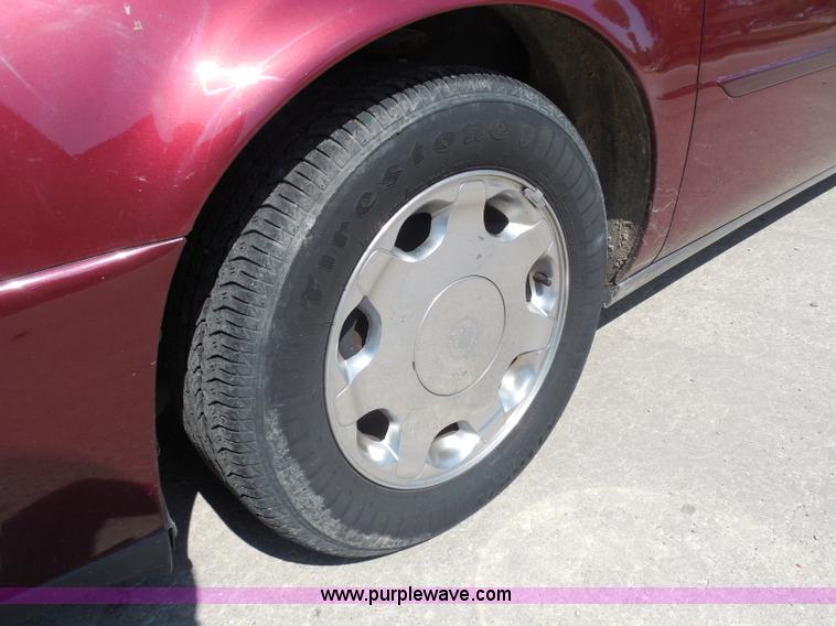 image for item H9960 2000 Cadillac DeVille DHS