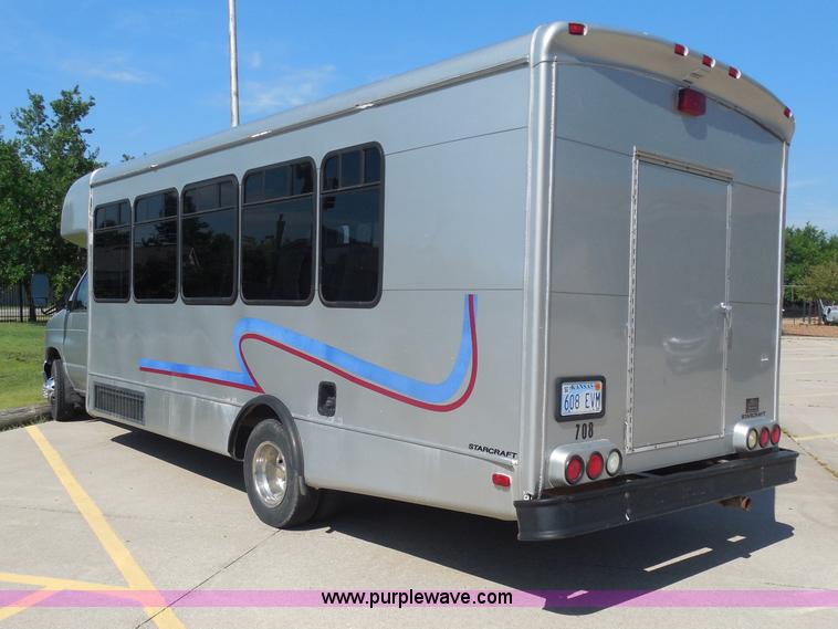 image for item H9962 2002 Ford Econoline E450 bus
