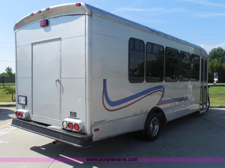 image for item H9962 2002 Ford Econoline E450 bus