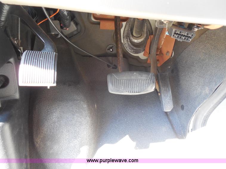 image for item H9962 2002 Ford Econoline E450 bus