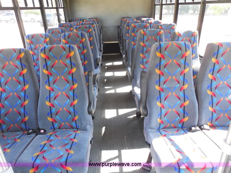 image for item H9962 2002 Ford Econoline E450 bus