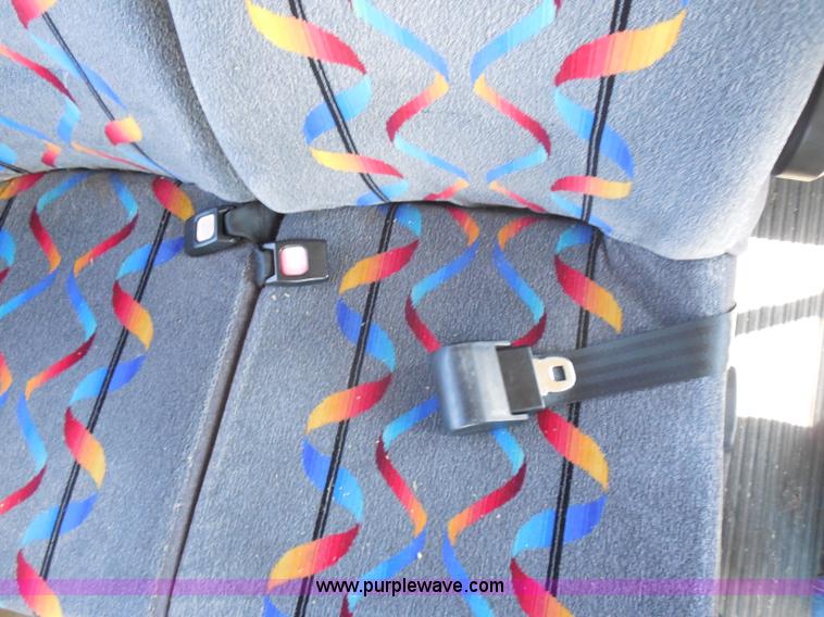 image for item H9962 2002 Ford Econoline E450 bus