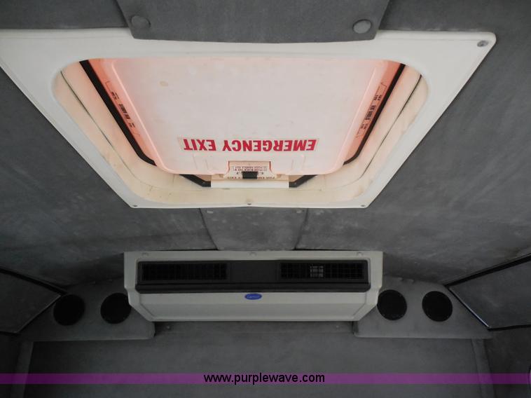 image for item H9962 2002 Ford Econoline E450 bus