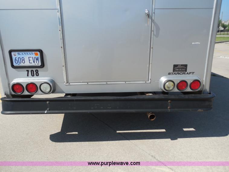 image for item H9962 2002 Ford Econoline E450 bus