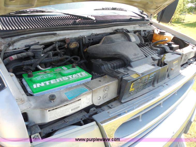 image for item H9962 2002 Ford Econoline E450 bus