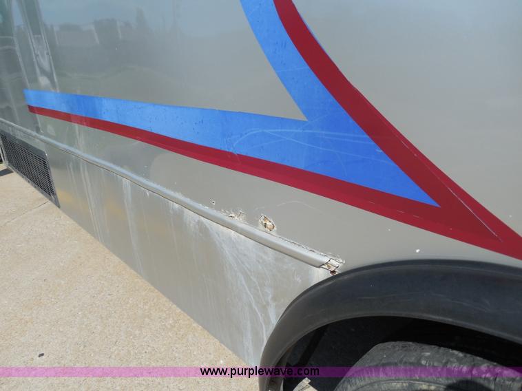 image for item H9962 2002 Ford Econoline E450 bus