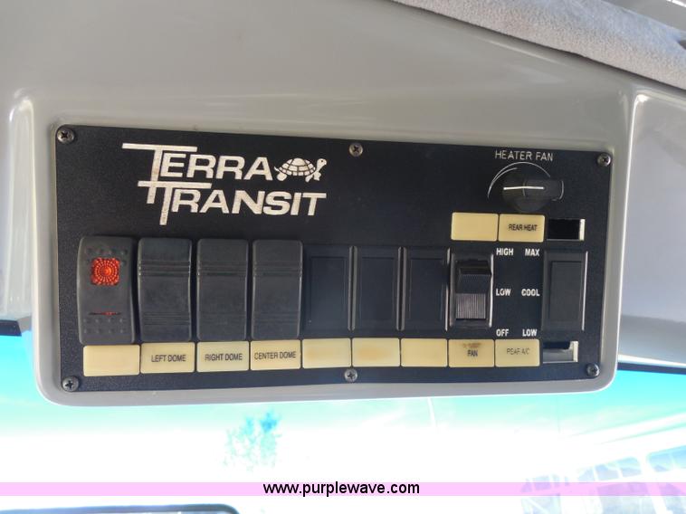 image for item H9963 2001 Ford 801 bus