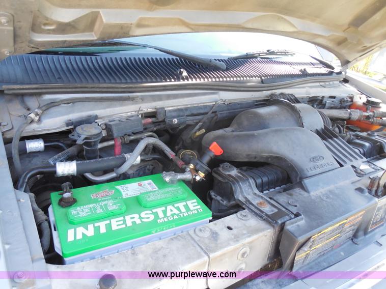 image for item H9963 2001 Ford 801 bus