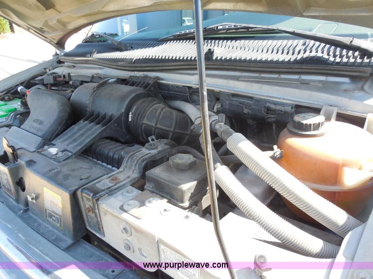 image for item H9963 2001 Ford 801 bus