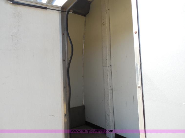 image for item H9963 2001 Ford 801 bus