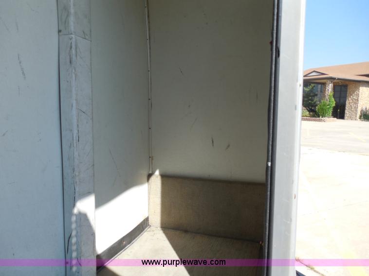 image for item H9963 2001 Ford 801 bus