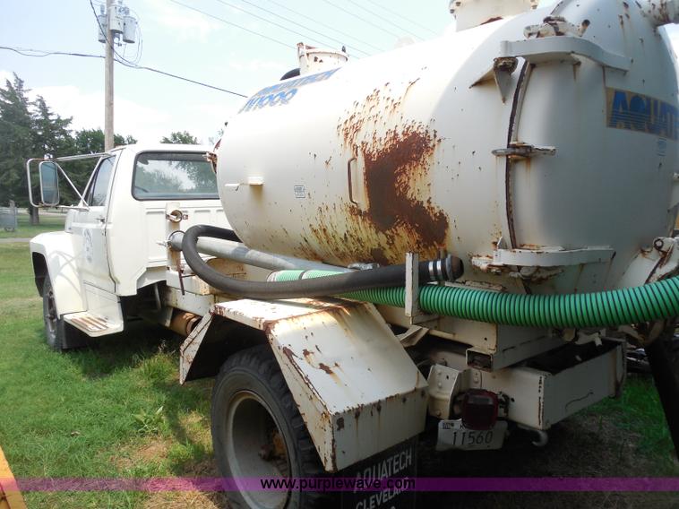 image for item H9984 1980 Ford vacuum truck