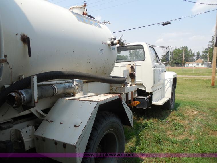 image for item H9984 1980 Ford vacuum truck