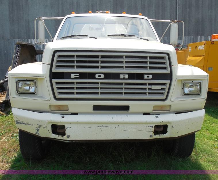 image for item H9984 1980 Ford vacuum truck