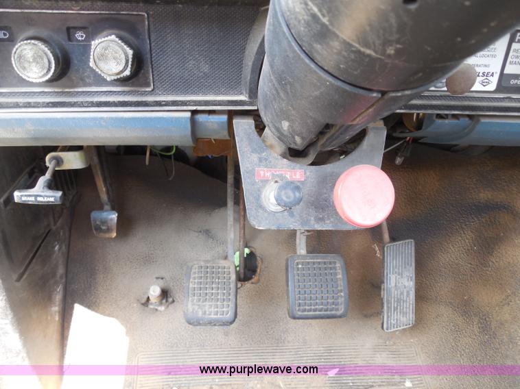 image for item H9984 1980 Ford vacuum truck