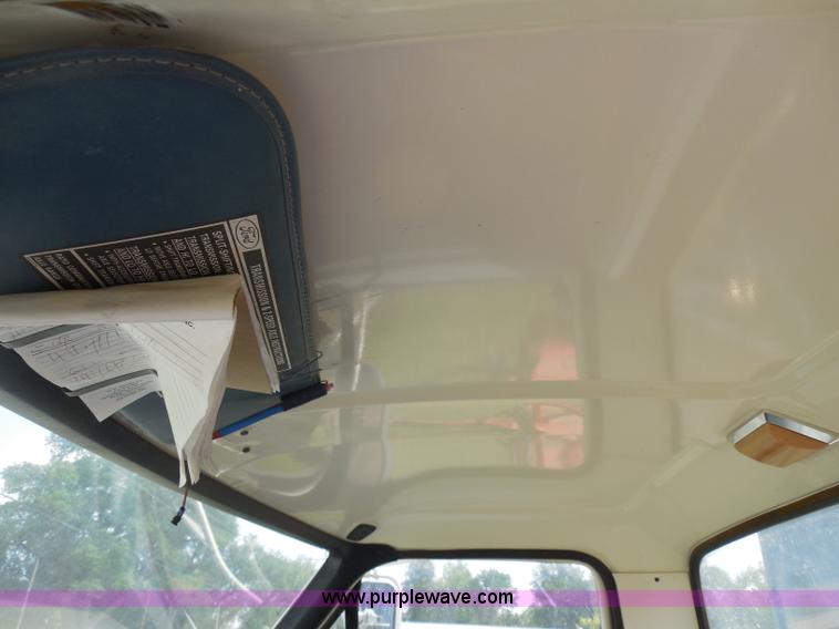 image for item H9984 1980 Ford vacuum truck