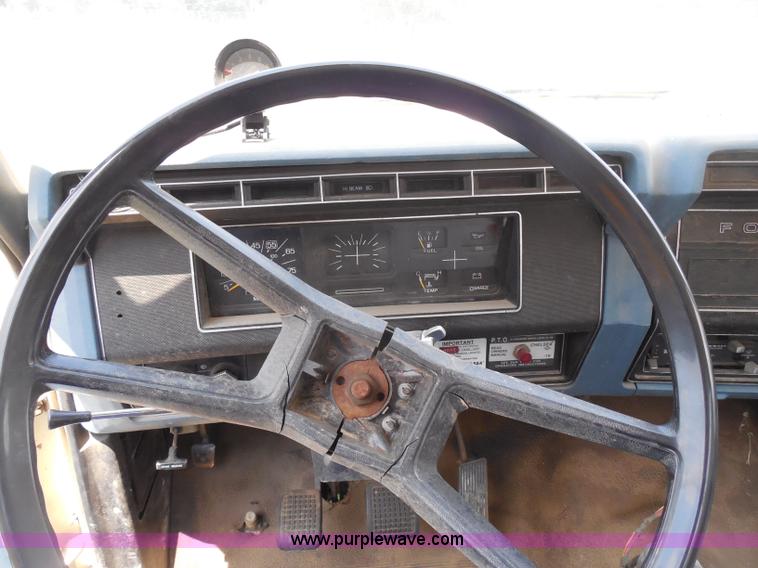 image for item H9984 1980 Ford vacuum truck