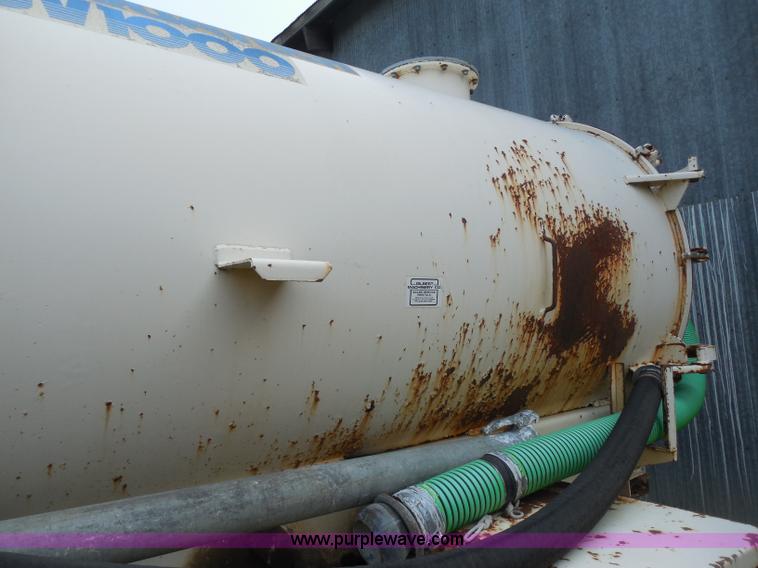 image for item H9984 1980 Ford vacuum truck