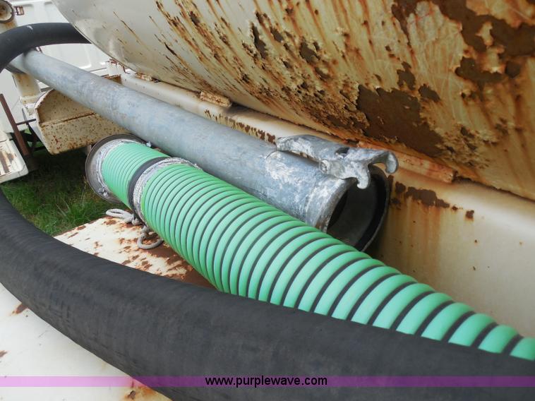 image for item H9984 1980 Ford vacuum truck