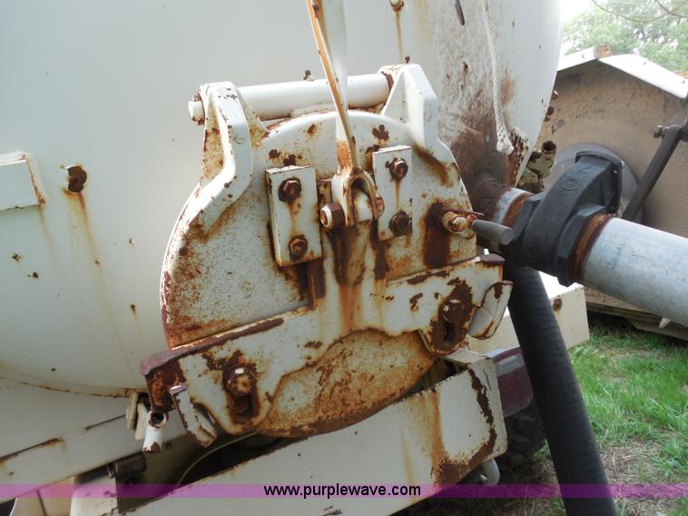 image for item H9984 1980 Ford vacuum truck