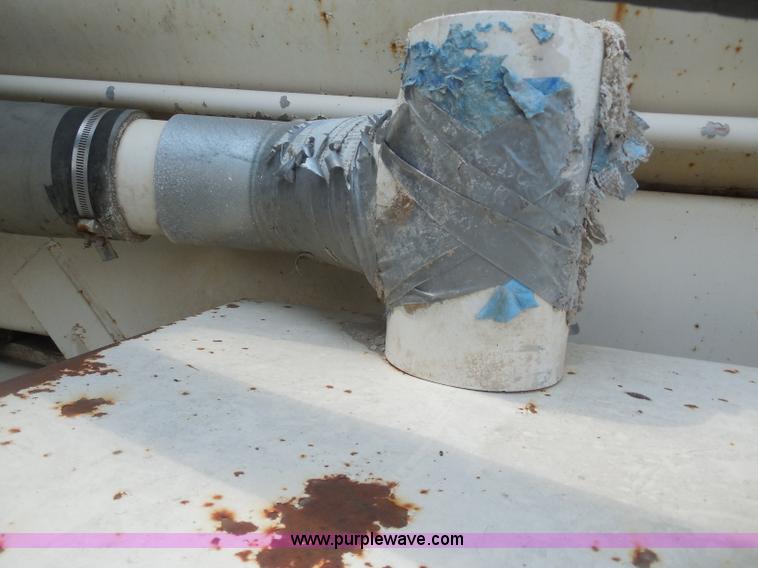 image for item H9984 1980 Ford vacuum truck