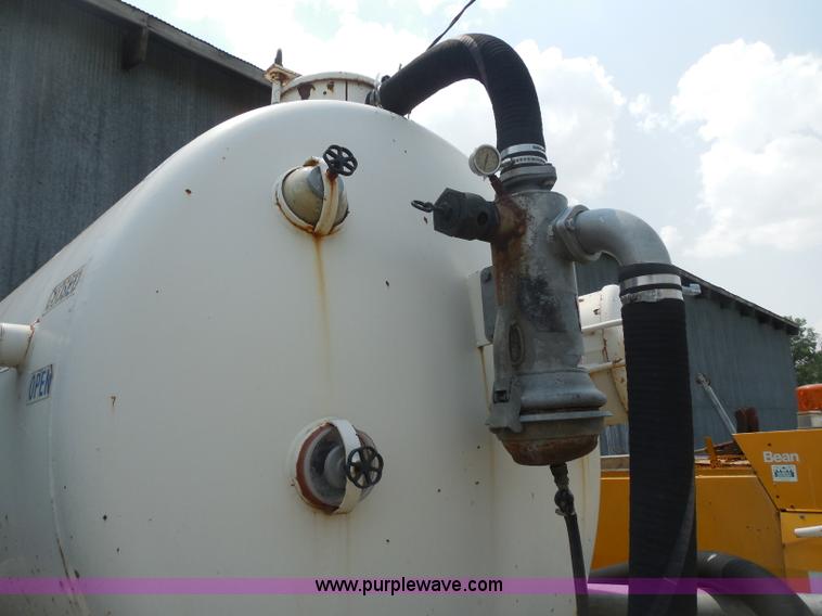 image for item H9984 1980 Ford vacuum truck