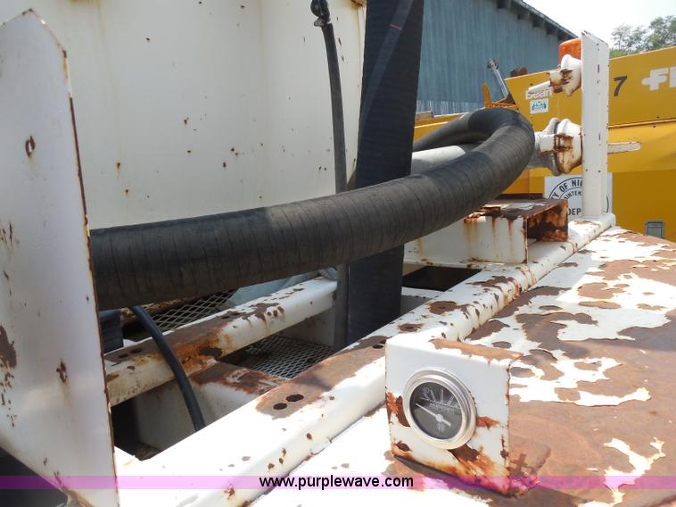 image for item H9984 1980 Ford vacuum truck