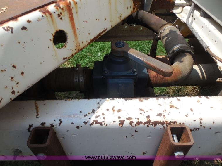 image for item H9984 1980 Ford vacuum truck