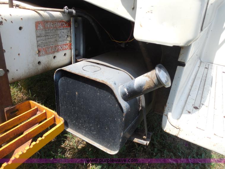 image for item H9984 1980 Ford vacuum truck