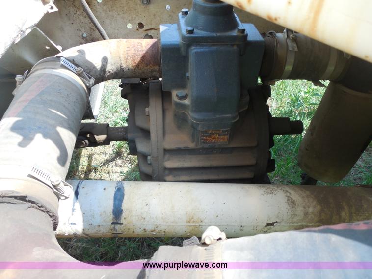 image for item H9984 1980 Ford vacuum truck