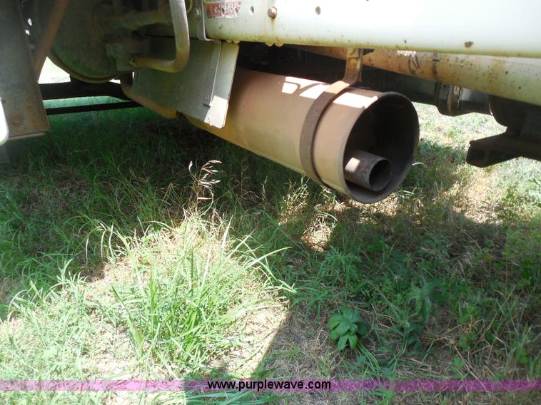 image for item H9984 1980 Ford vacuum truck