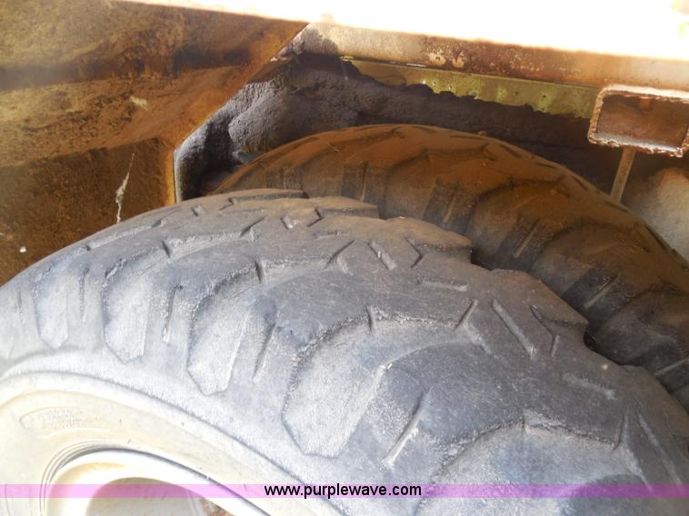 image for item H9984 1980 Ford vacuum truck