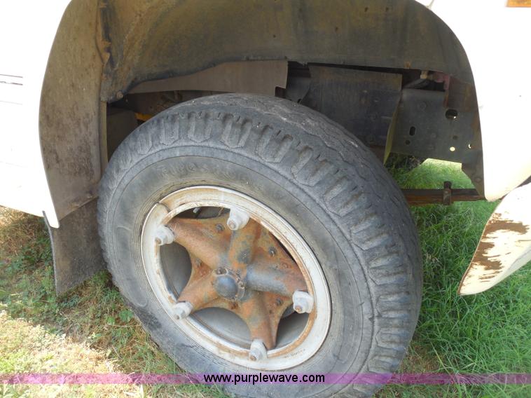 image for item H9984 1980 Ford vacuum truck