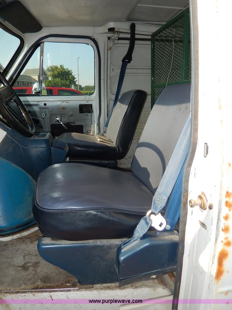 image for item I4468 1988 GMC Vandura G1500 van