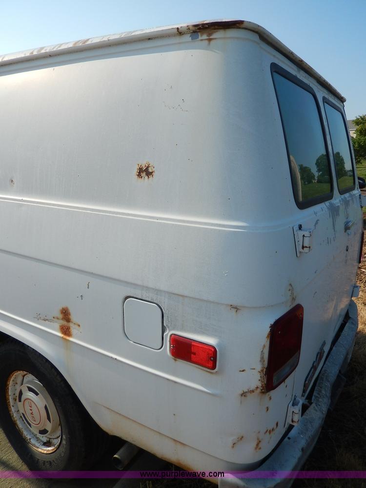 image for item I4468 1988 GMC Vandura G1500 van