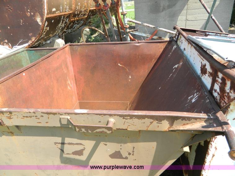 image for item Y9022 (18) assorted metal dumpsters