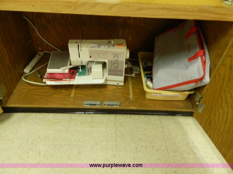 image for item Y9256 Bernina 1230 sewing machine