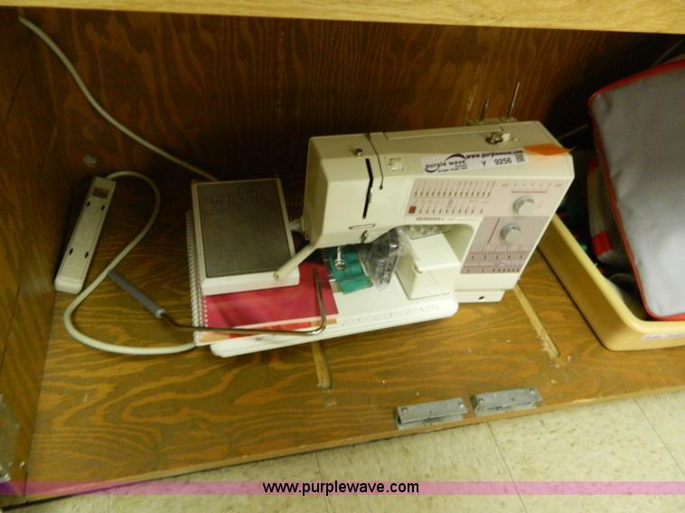 image for item Y9256 Bernina 1230 sewing machine