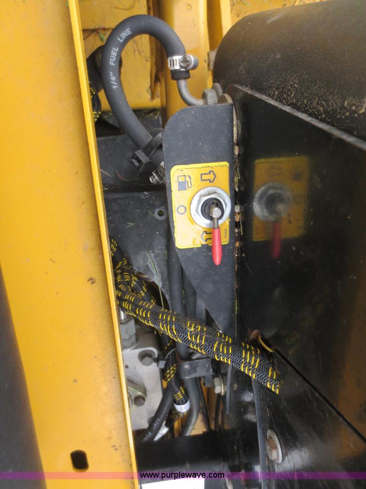 image for item AK9686 2005 Hustler Super Z lawn mower