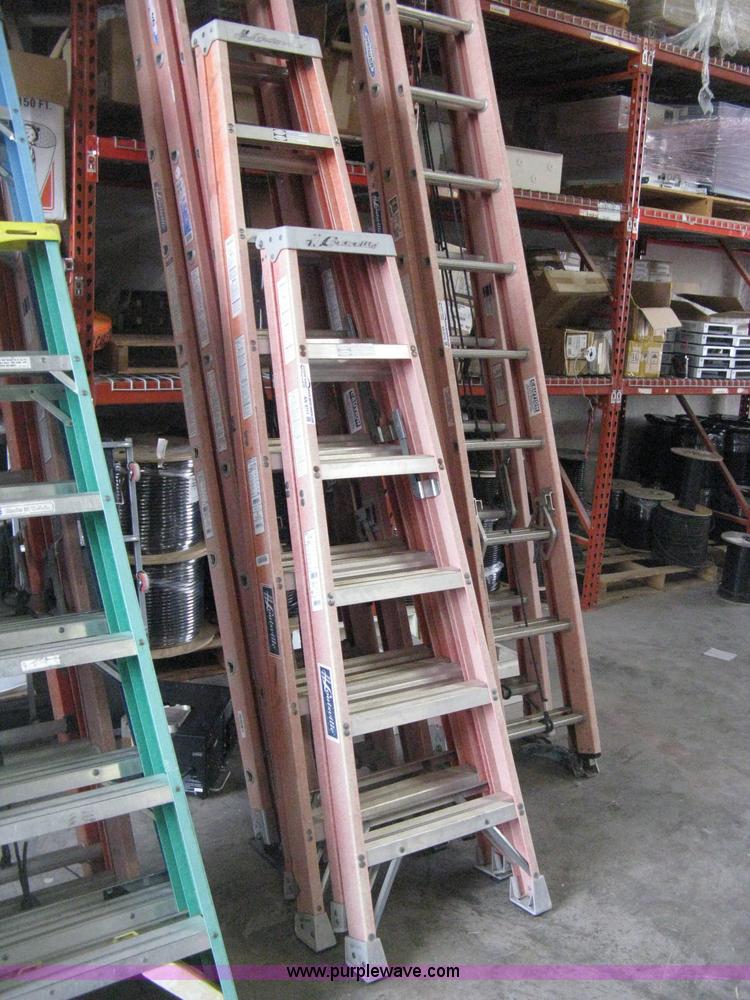 image for item AN9711 (4) assorted fiberglass ladders
