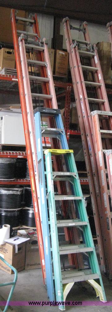 image for item AN9712 (4) assorted fiberglass ladders